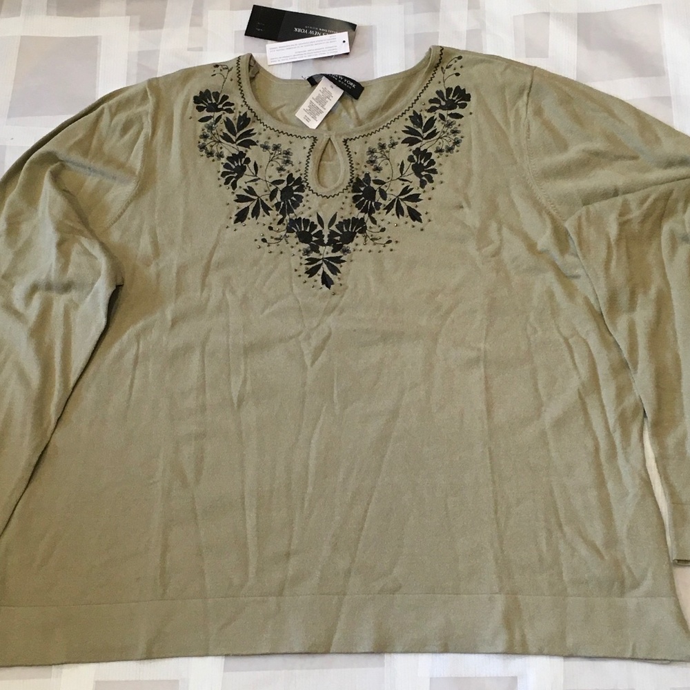 Jones New York Sweater size3X.